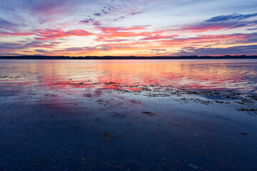 On the promenade and on Gluecksburg beach, the sunset on July 23rd is particularly colorful
