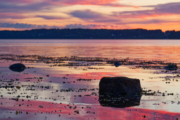 On the promenade and on Gluecksburg beach, the sunset on July 23rd is particularly colorful