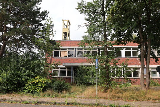 Blick auf den F&ouml;rderturm von Schacht 9 der ehemaligen Zeche Prosper-Haniel in Bottrop