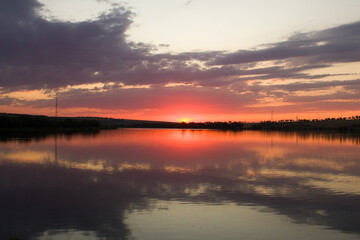 Obraz premium A body of water with a bridge in the background