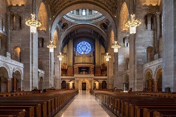 Obraz premium basilica sanctuary with elaborate pipe organ and rose window