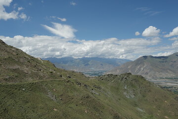 Fototapeta premium the village sits in the river valley on the tibetan plateau, the highest on earth