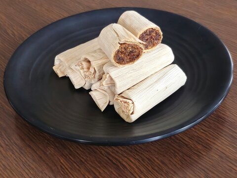 cake with chocolate,Baje' or Bajek or Wajek is a authentic cake from Bugis ethnic and Mandar in Sulawesi,made from glutinous rice and palm sugar,wrapped in dried banana leaves.Baje' Buakayu wrapped in