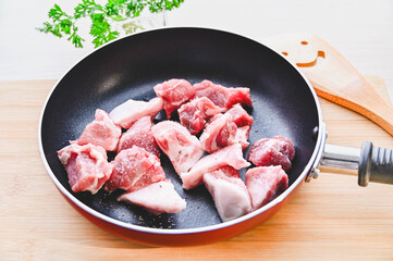 塩胡椒をした豚肩ロース肉