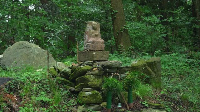 Kukai Statue at Settai-ba Rest Point &ndash; 147th Stone Marker on the UNESCO World Heritage Koyasan Choishi-michi Pilgrimage Trail, Katsuragi, Wakayama 世界遺産 高野参詣道 町石道 147町石「接待場の空海像」和歌山県かつらぎ町
