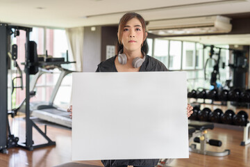 Obraz premium Confident Asian non binary transgender woman in gym training for healthy fitness lifestyle