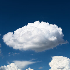 This is the blue sky and white clouds taken at 16:04 on July 24, 2025. The 100-million-pixel photo shows the amazing details of the clouds.
