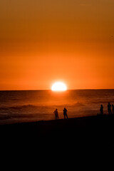 Fototapeta premium atardecer en el mar