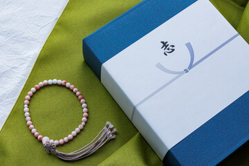 弔事のお返し「志」と数珠