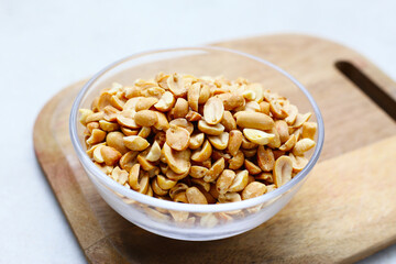 Roasted peanuts for snacking, or used as toppings for various dishes.
