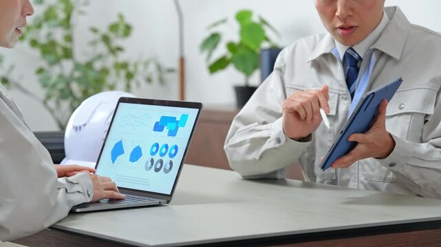 engineer, tablet, factory, general contractor, worker, consultation, pc, dx, digital transformation, woman, app, smile, technology, tech, logistics, man, industry, construction, meeting, design, archi