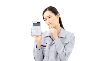 計算機を持ち考える作業服の女性　悩む作業員　事務員