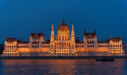 Obraz premium parliament building in budapest