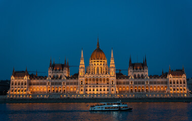 Naklejka premium hungarian parliament building