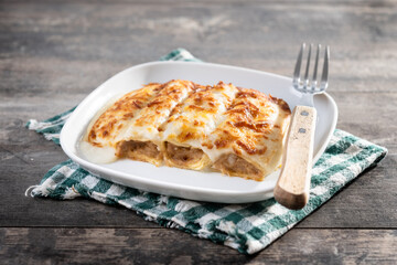 Baked Cannelloni with Cheese and Béchamel Sauce