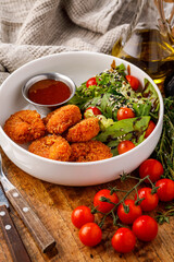 Close-Up of Crispy Breaded Shrimp with Salad and Dipping Sauce — Fresh Seafood Meal