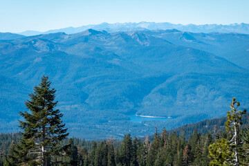 beautiful scenery near mount shasta northern california in autumn