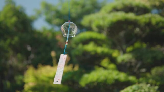 風に揺れる風鈴
