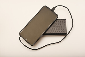 Charging a mobile phone from a powerbank. Charging the gadget.