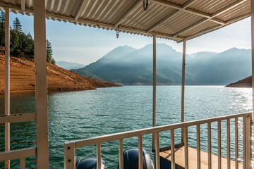 nature scenery near mount shasta on lake shasta california