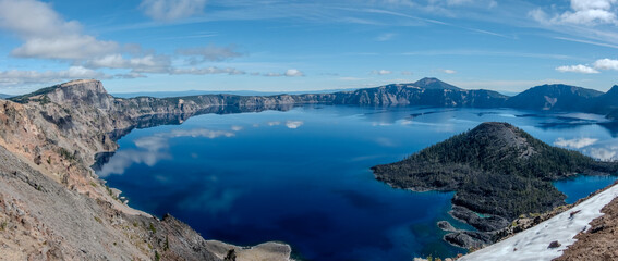 Fototapeta premium Lake view of the lake in the mountains