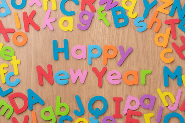 カラフルなアルファベットで構成された英語の単語Happy New Year