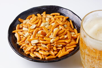 柿の種とビール