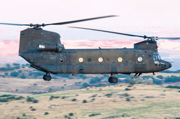 Helicóptero militar de transporte pesado