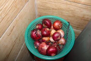 onion in the basket