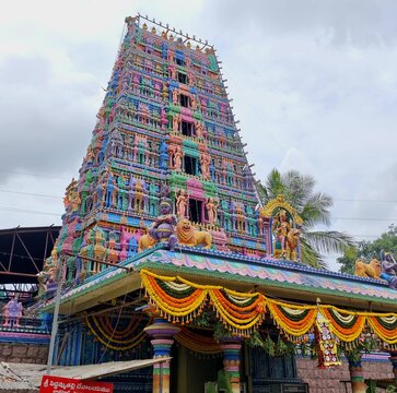 Peddamma Talli Devalayam Gopuram - Colourful Temple
Gopuram at Jubilee Hills, Hyderabad, Telangana.