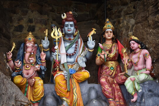 Statue of Lord Shiva, Parvati, Skandha Kumar, and Ganesha at the Koneswaram Temple (Thirukoneswaram Kovil), Trincomalee, Sri Lanka.