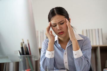 Office Syndrome: Young woman experiencing stress and discomfort at her desk
