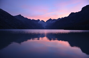 Fototapeta premium sunrise over lake