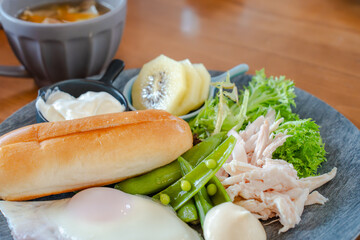 洋風朝食プレートとスープ / Western-style breakfast plate with soup
