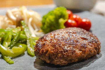 Hamburger Steak Dinner / ハンバーグ夕食
