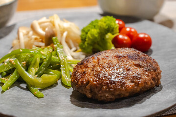 Hamburger Steak Dinner / ハンバーグ夕食
