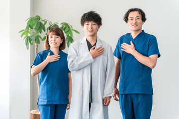 白衣,スクラブを着た医師,ドクター,看護師の医療従事者の男女スタッフ
