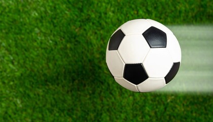 Fototapeta premium サッカーボール 芝生 フィールド 白線 スポーツ 競技 ボール 緑 黒白 サッカー ピッチ グラウンド 試合 開始 キックオフ 練習 準備 運動会 チーム 勝利 ゲーム