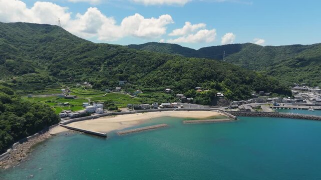 衣奈海水浴場 和歌山県由良町　Ena Seaside &ndash; Peaceful Swimming Spot in Yura, Wakayama Prefecture