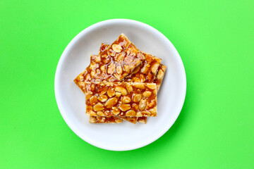 Peanut bars with sweet caramel