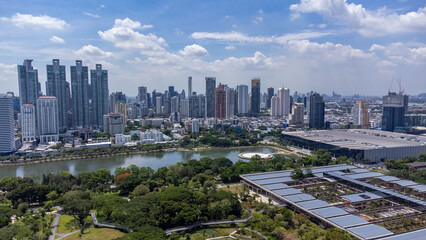 Obraz premium Benjakitti Park and Bangkok Capital