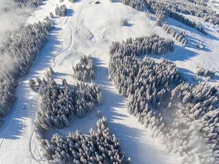 Photo panoramique d’hiver par drone sur les Alpes et le Mont Blanc à Saint-Gervais