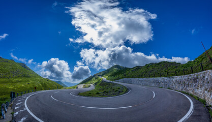 乗鞍スカイライン 天空のヘアピンカーブ 標高2600m（岐阜県高山市）