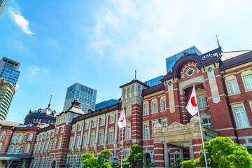 晴れた日の午前中の東京駅 建物のみ
