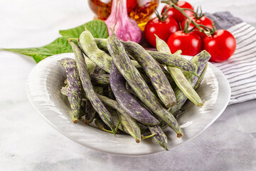 Raw green bean strips heap