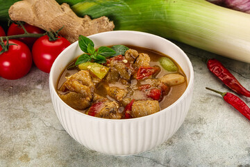 Thai curry with chicken and basil