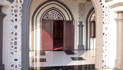 Modern Mosque Entrance with Ornamental Arch and Islamic Architecture