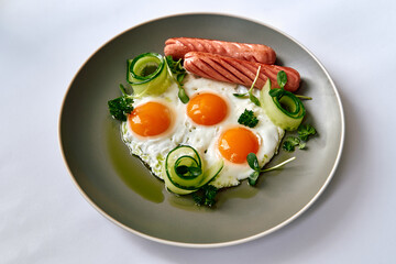 Satisfying Breakfast Plate Featuring Sunny-Side-Up Eggs, Sausages, and Fresh Vegetables for a Delicious Start to the Day