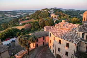Obraz premium Offagna is a charming medieval hilltop town in central Italy’s Marche region, known for its well-preserved fortress, narrow cobbled streets, and panoramic views of the surrounding countryside. 