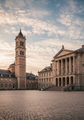 Obraz premium Historic courtyard with a towering bell tower under a cloudy sky.